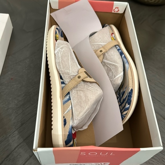 Soul Naturalizer Janice Thong Sandals in Bone Palm Print - Picture 2 of 6